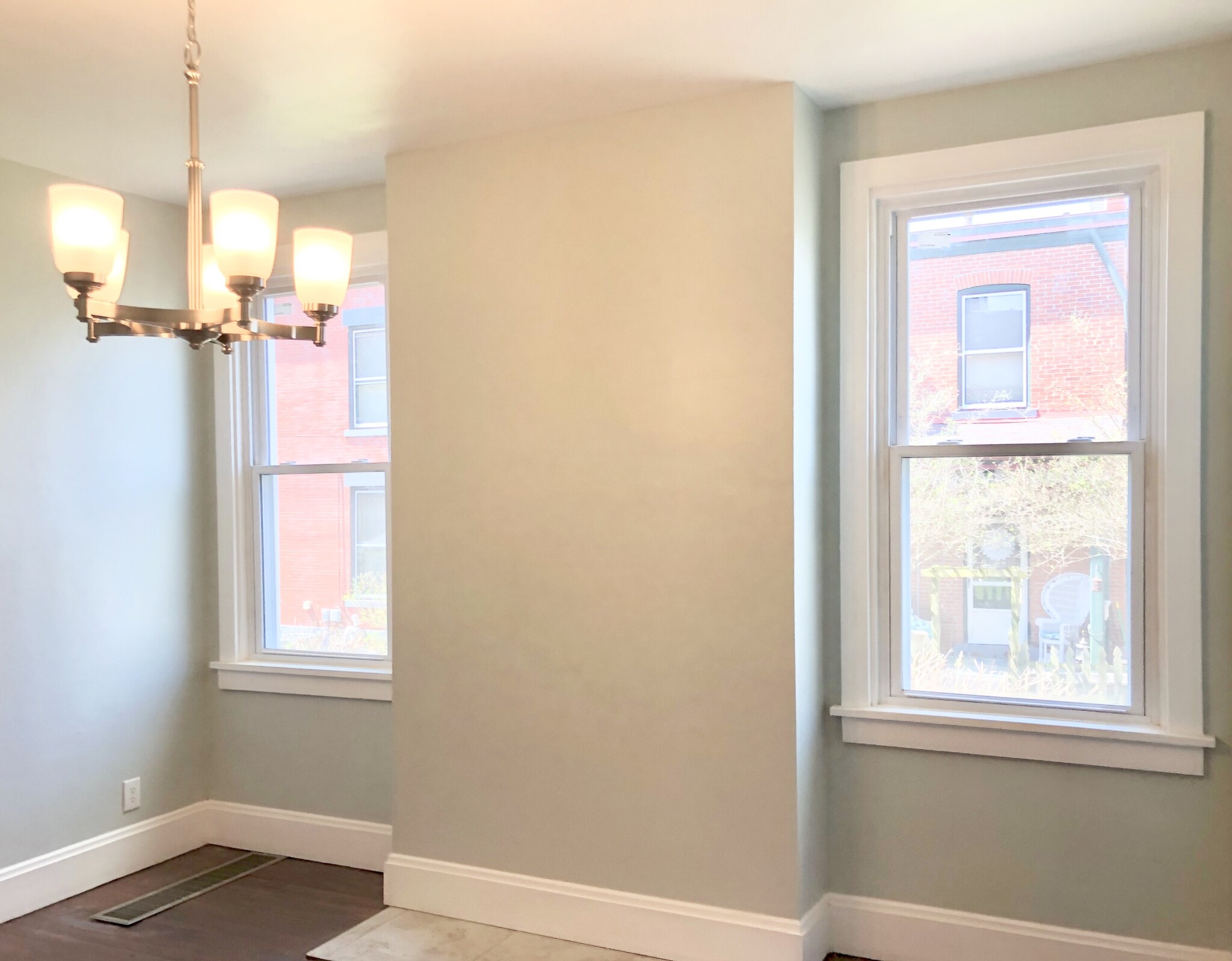 Dining room with plenty of natural light - 307 Fisk St