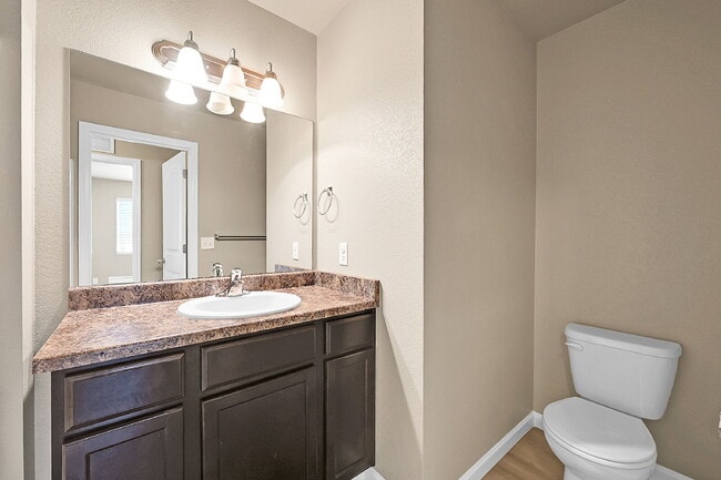 Building Photo - $1,850-3 Bed 3.5 Bath townhome in CO Sprin...