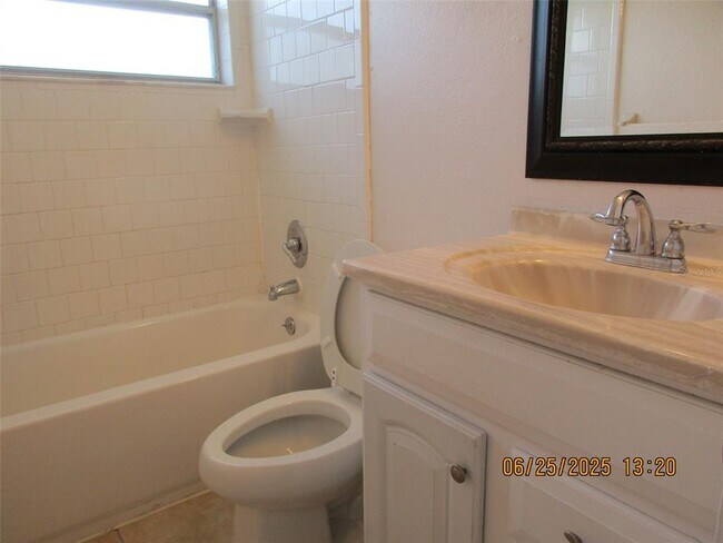 Building Photo - 154 Tulip Way