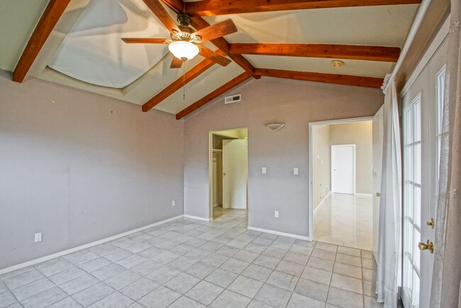 Building Photo - PARTIALLY REMODELED, SPACIOUS & BRIGHT, 4B...