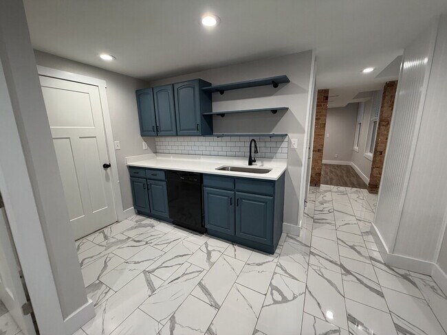 Building Photo - 2153 Loth St