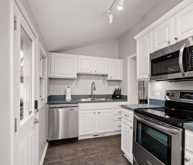 Building Photo - 15802 Beach Dr