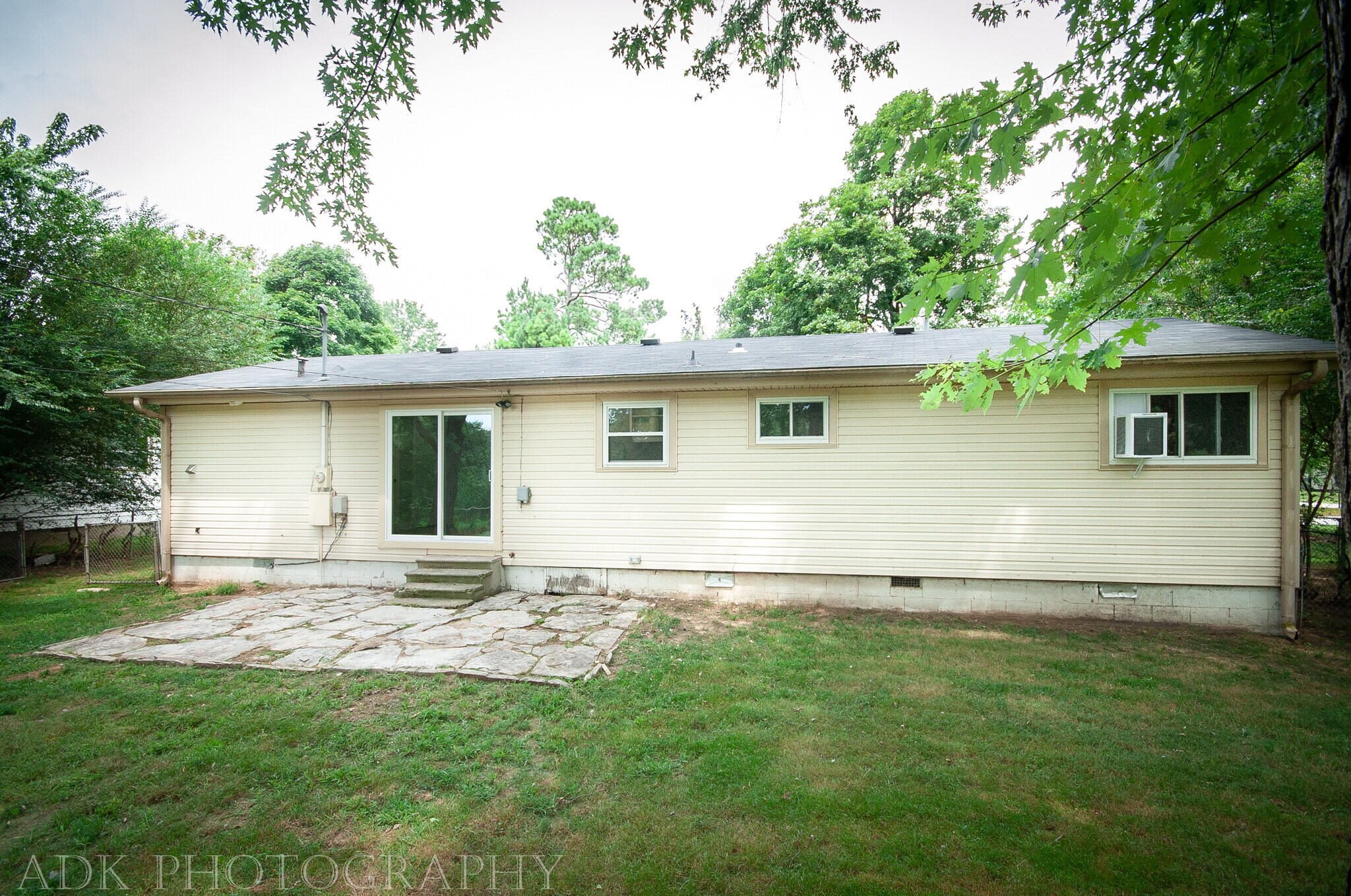 Building Photo - 113 E Bertha St