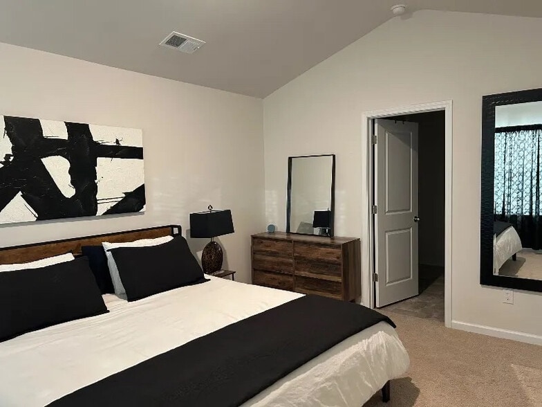 Building Photo - Room in Townhome on Murray Br Dr
