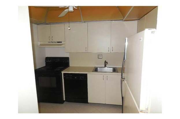Building Photo - 8060 Fairview Dr