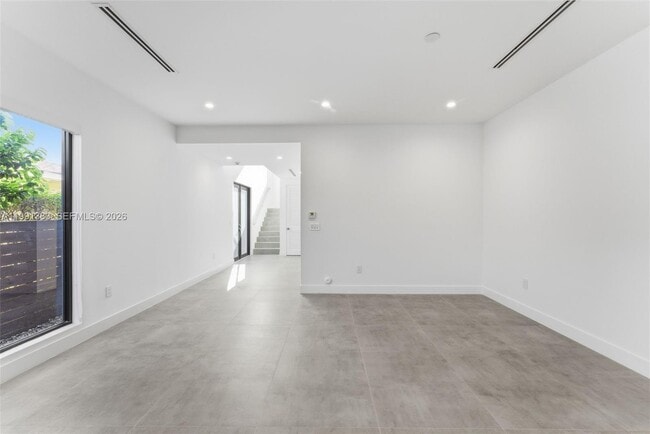 Building Photo - 2840 SW 32nd Ct