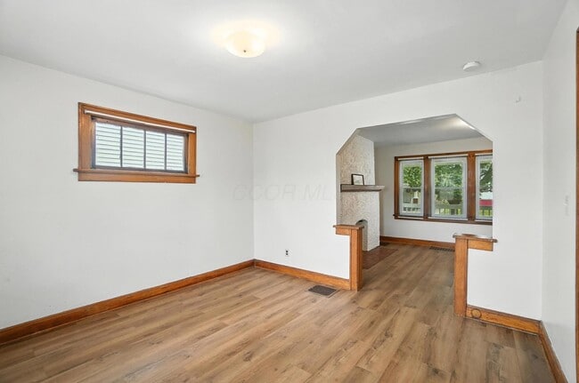 Building Photo - 825 S Terrace Ave