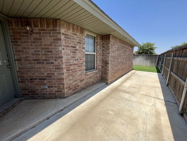 Building Photo - Spacious Unit in North Lubbock