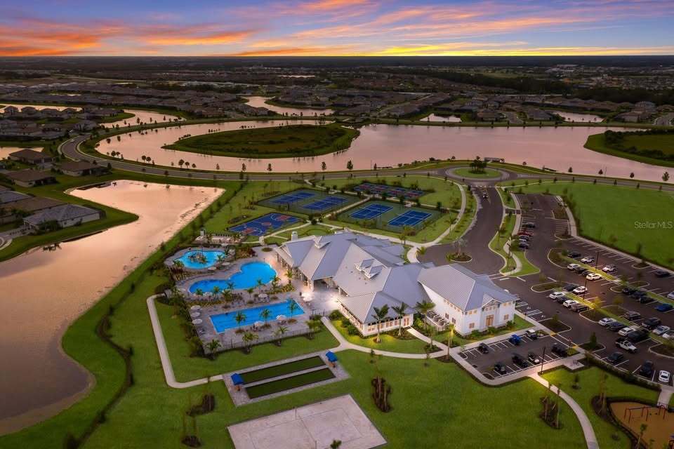 Building Photo - 15035 Sunny Day Dr