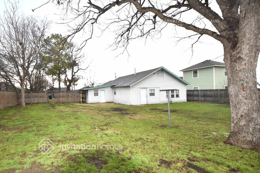 Building Photo - 905 E Crockett St