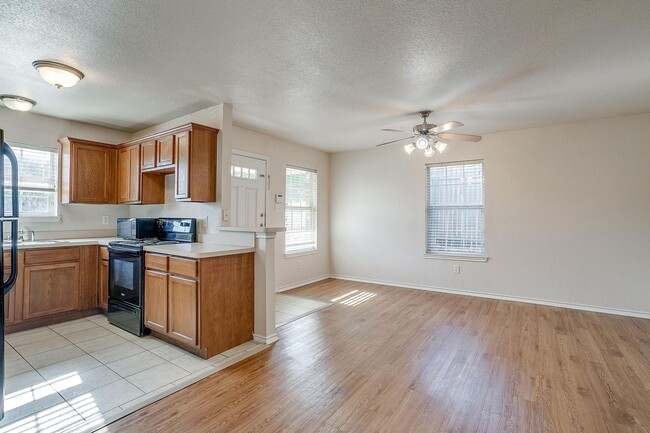 Building Photo - Half of Duplex Ready for New Tenants- 3 Bed, 2 Bath- Near the Historic Stockyards- 76164