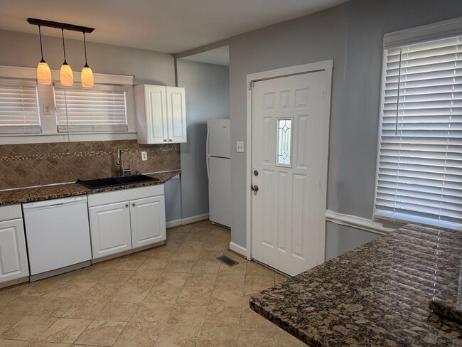 Building Photo - GHENT - 4 Bedroom Home with a Detached Garage