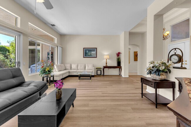 Building Photo - 37468 Westridge Ave