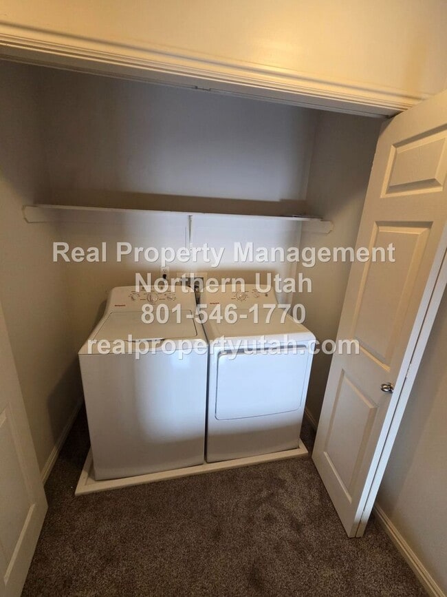 Building Photo - Cute 2 Bedroom Townhome in South Ogden Available