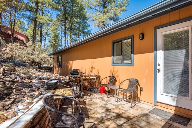 Building Photo - Four Bedroom in the Pines of Prescott