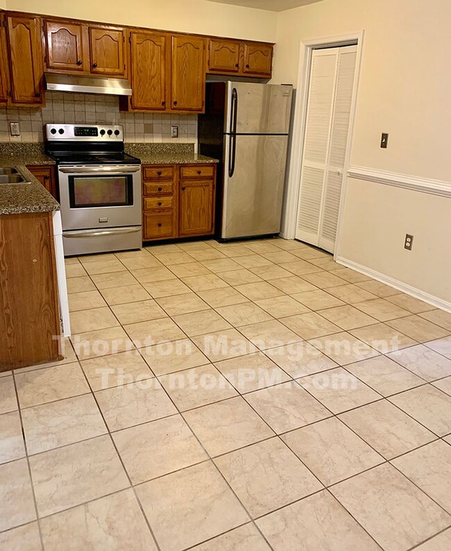 Building Photo - Fredericksburg Townhouse Price Drop!