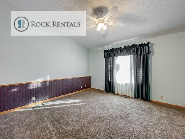 Building Photo - 14 Des Moines Ave