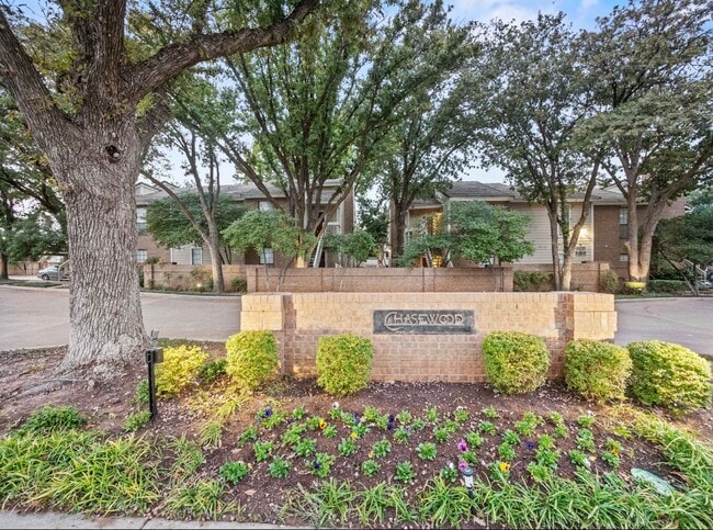 Building Photo - 1909 Chasewood Cir