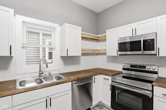 Building Photo - 1035 Albany St