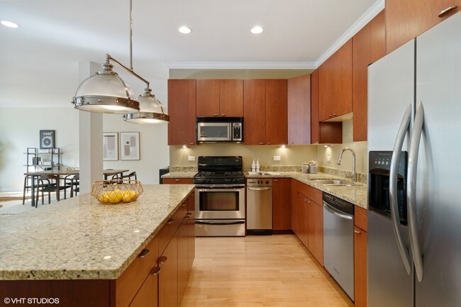 Building Photo - 810 N Wolcott Ave