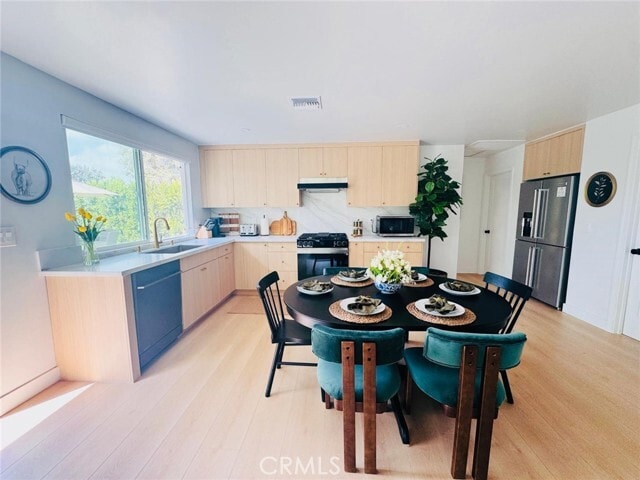 Building Photo - 524 S Astell Ave