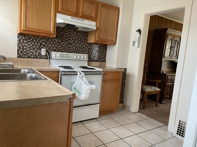 Building Photo - 2127 6th Street Ct