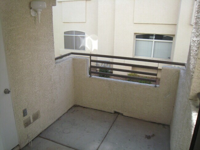 Building Photo - 3320 S Fort Apache Rd