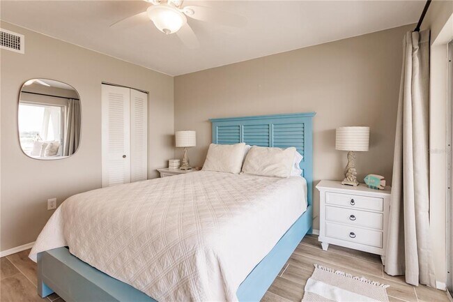 Building Photo - 1200 E Peppertree Ln