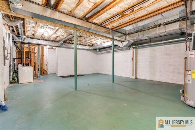 Building Photo - 9 E Burgess Dr