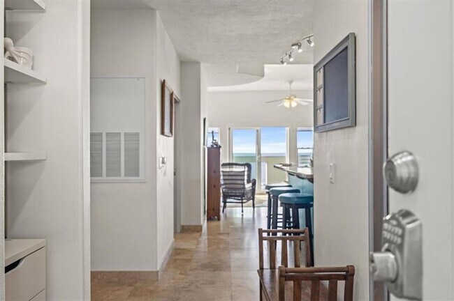 Building Photo - 9420 Seawall Blvd