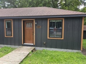 Building Photo - 154 3rd Ave