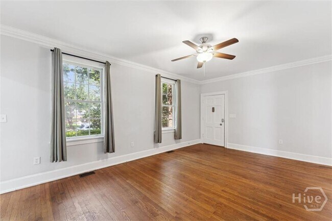 Building Photo - 206 E 46th St