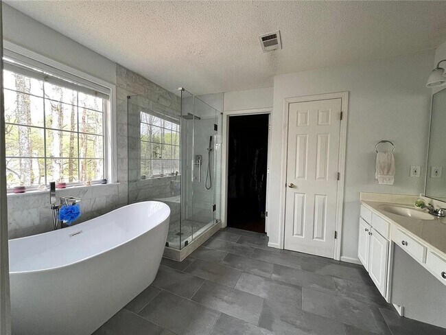Building Photo - 615 Tammany Pointe