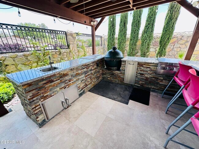 Building Photo - 6268 Wildwood Ct