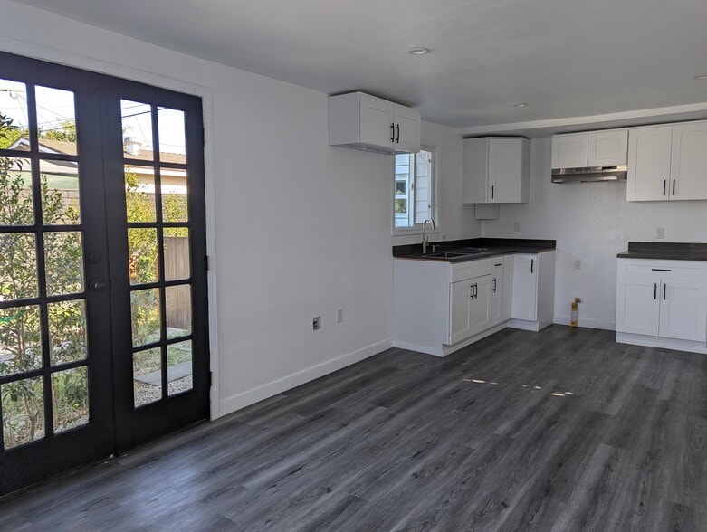 Kitchen and side entrance - 2615 Obama Blvd