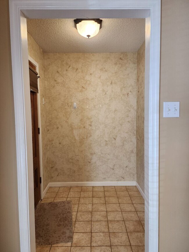 Building Photo - Maryville 37801- 3 bed 2.5 bath condo - call Tom Parry 865-607-3649