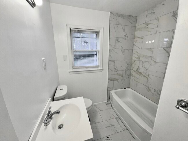 Building Photo - 845 Gracewood St
