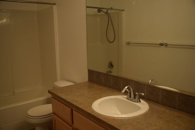 Building Photo - 6321 NE 59th Ct
