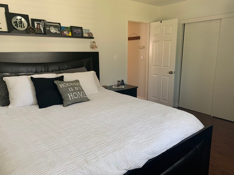 Master Bedroom - 762 E Orange Grove Blvd