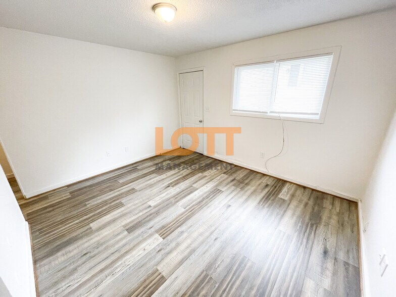 Building Photo - 10 Montis Dr