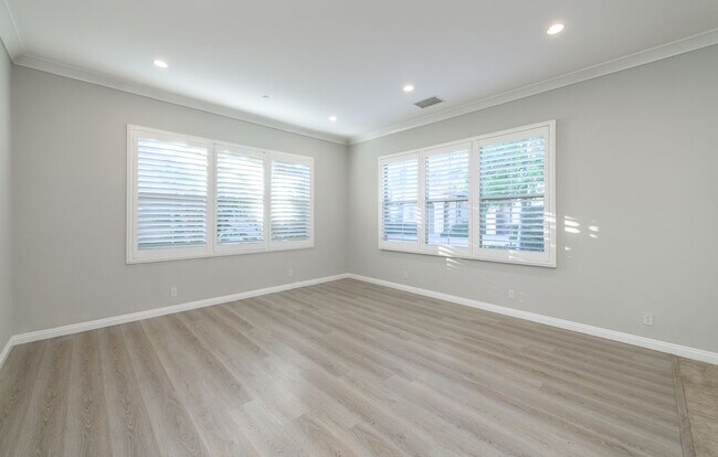 Building Photo - FOR RENT 4BD/3.5 BA/2Garage/Single Family ...