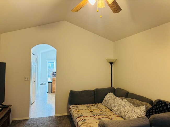 Building Photo - Cosy House w/ large garage in Belgrade. Pet friendly.
