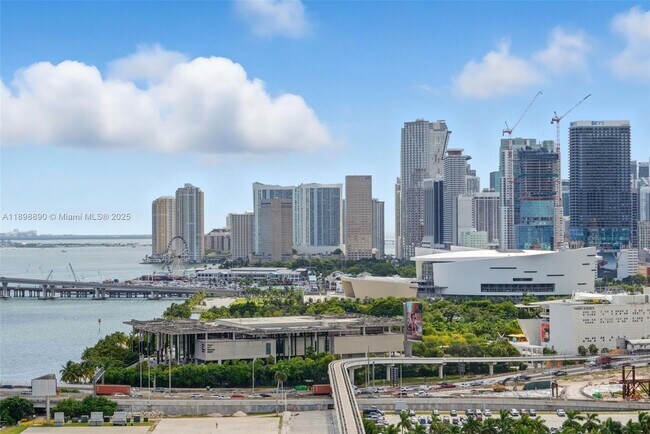 Building Photo - 1717 N Bayshore Dr