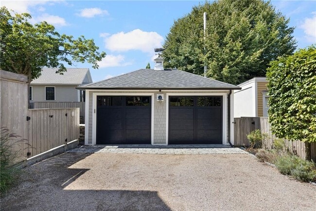 Building Photo - 9 Anthony St