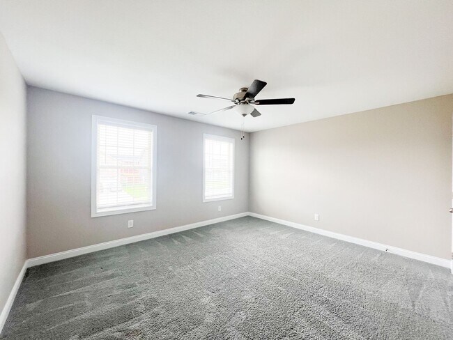Building Photo - 5 Bedroom 2 1/2 Bathroom Home
