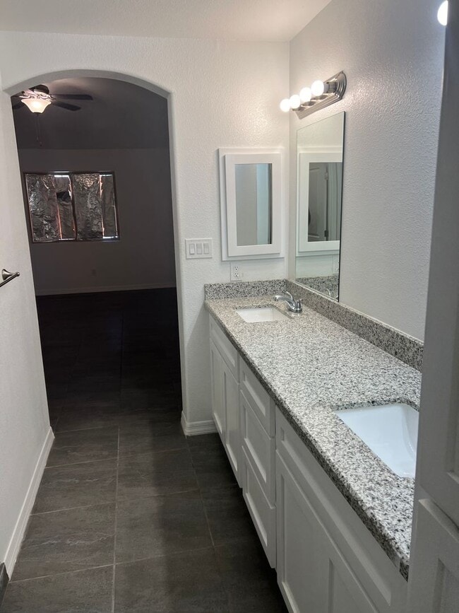Building Photo - Large Corner Lot home with 3 full size bed...