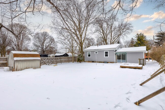 Building Photo - Spacious 3-Bedroom Home with Fenced Backyard