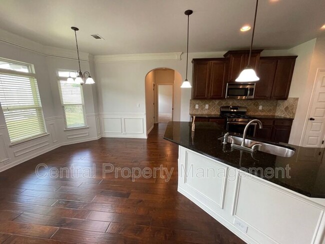 Building Photo - 514 W Holloway Dr