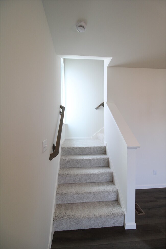 Building Photo - 37 Wingtip Ct