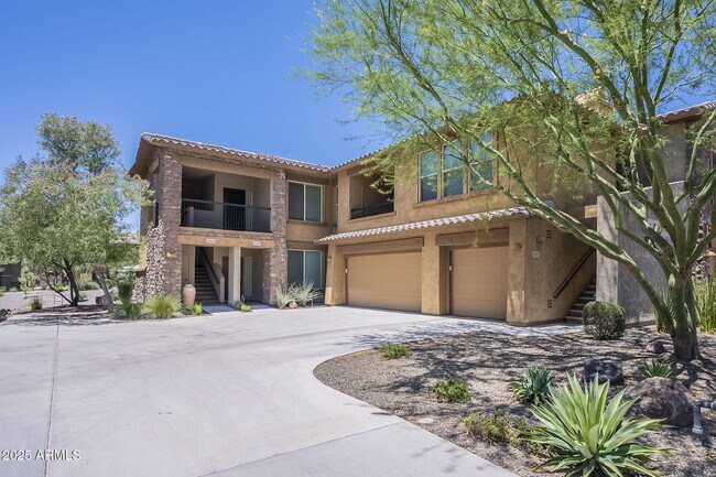Primary Photo - 2425 W Bronco Butte Trl